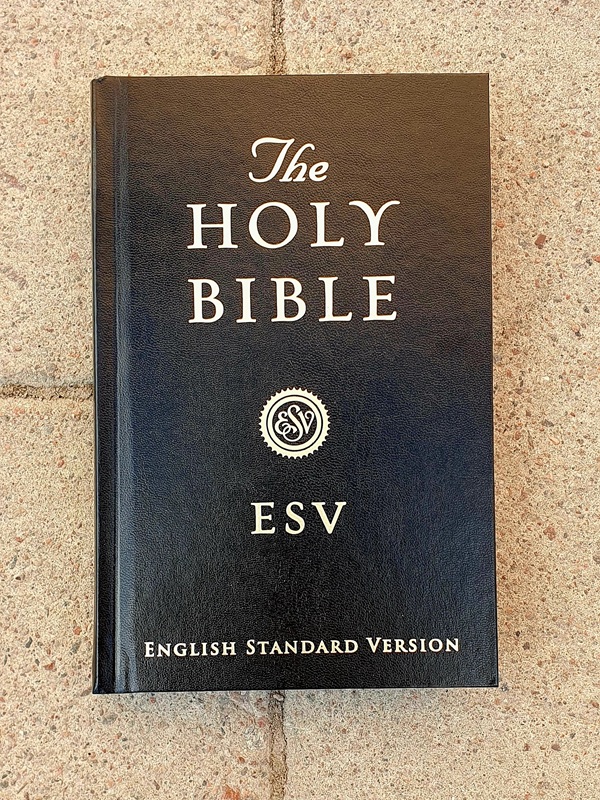 The Holy Bible ESV, English Standard Version, artikelnummer 3052 via bibelbutiken.se