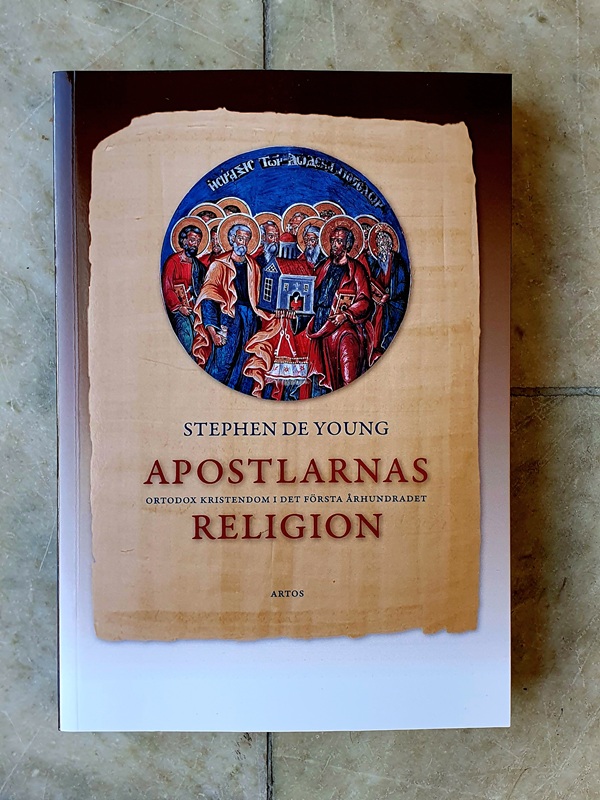 I Apostlarnas religion fördjupar sig Fader Stephen De Young i samtida bibelvetenskap om den tidiga kyrkan och judendomen under andra templets tid.