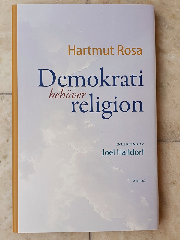 Han menar att religion främjar en kultur av dialog, lyssnande och reflektion som gör att vi kan skapa kontakter med andra och uppleva världen som meningsfull.