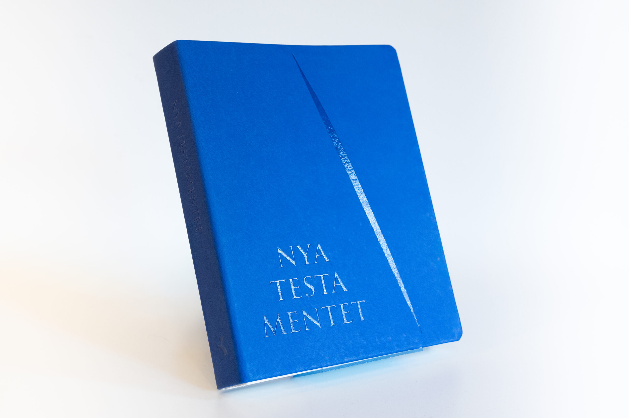 Nya testamentet 2026, blått konstskinn - Förhandsbeställning
